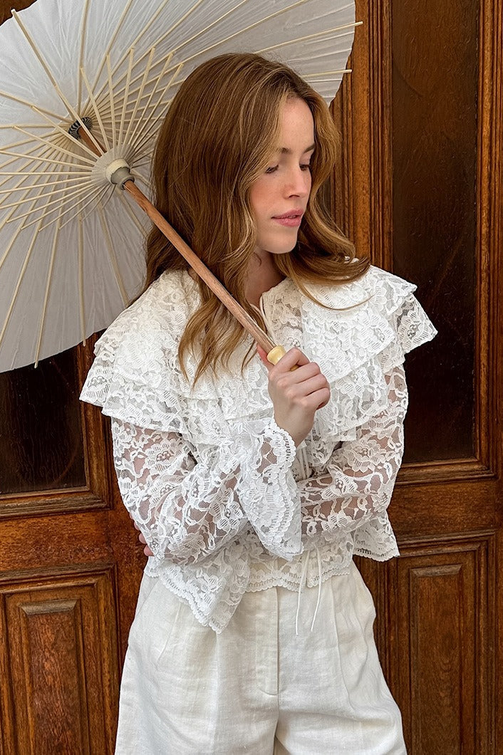 Vintage-Spitzenbluse mit langen Ärmeln und Rüschen