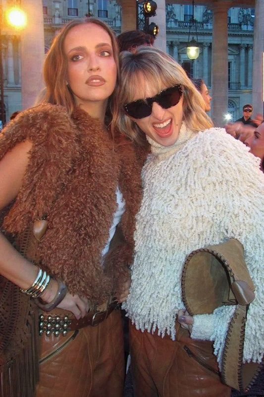 Chaleco con cuello de piel vuelta y espalda descubierta tipo halter