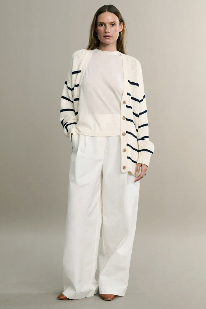 V-Ausschnitt gestreifter Baumwollpullover