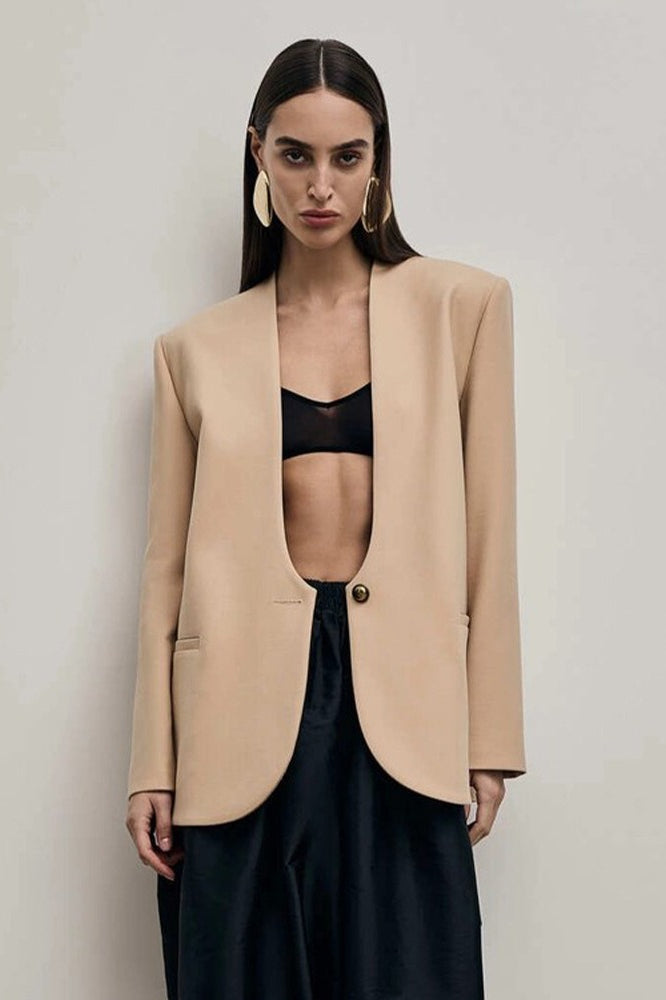 Solid Fitted Single-Breasted Regular Shoulder Blazer