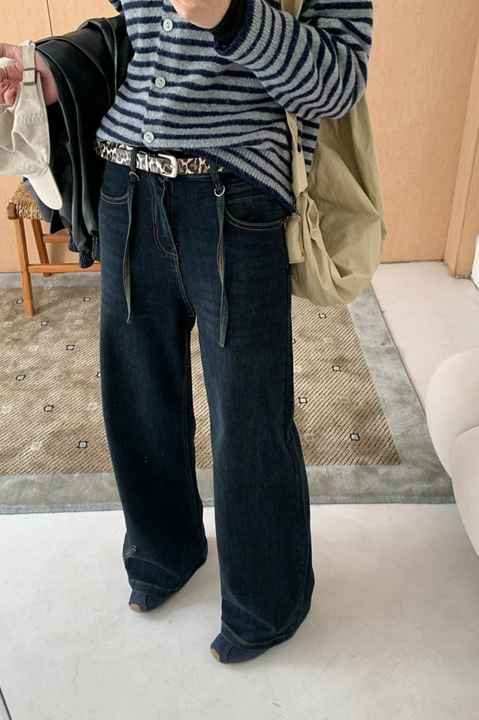 Jednobarevné silné džíny s vysokým pasem a rovnými nohavicemi