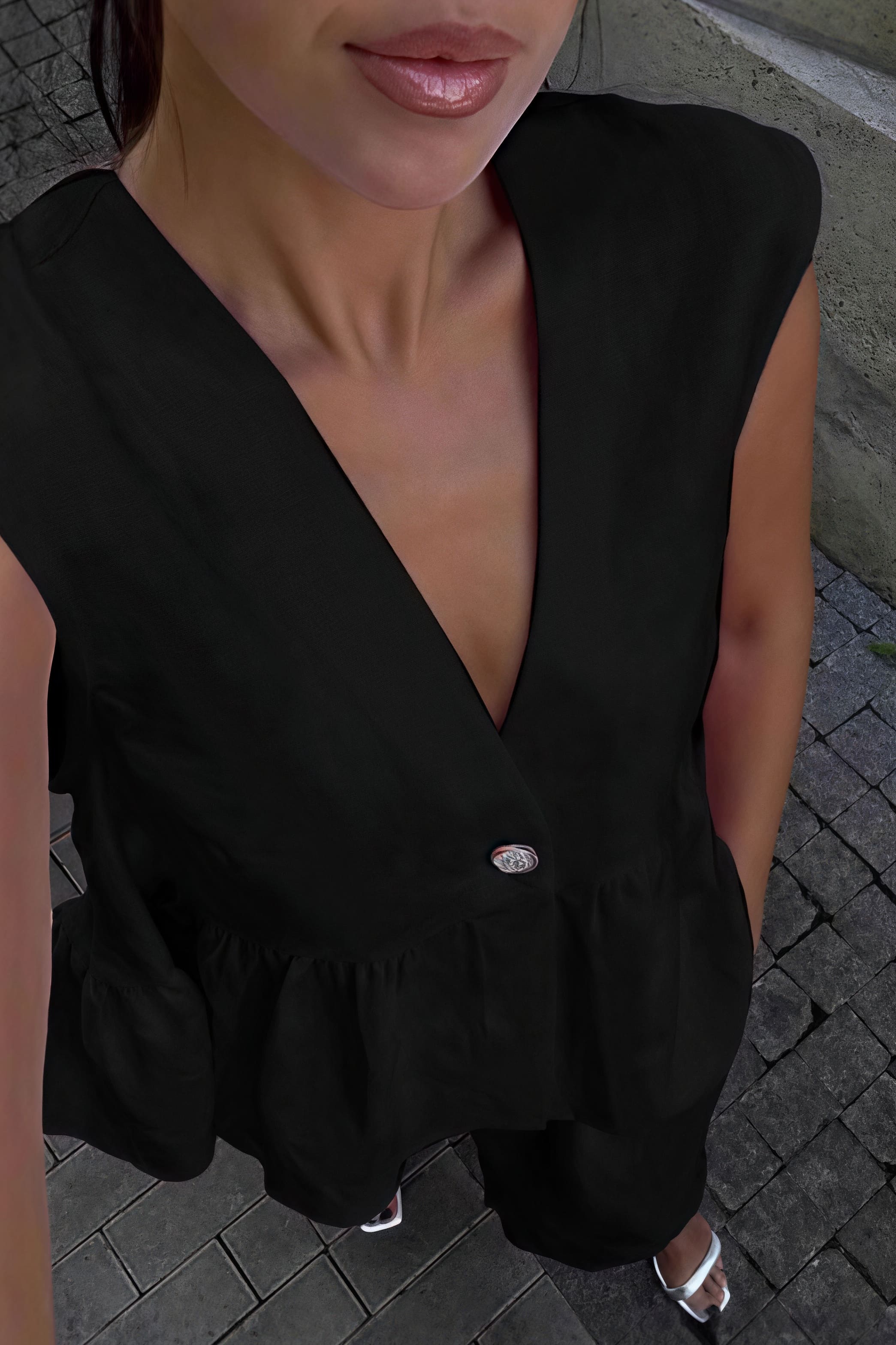 Romantisches Baumwoll-Top mit V-Ausschnitt und ärmellosem Weste-Hose-Zweiteiler