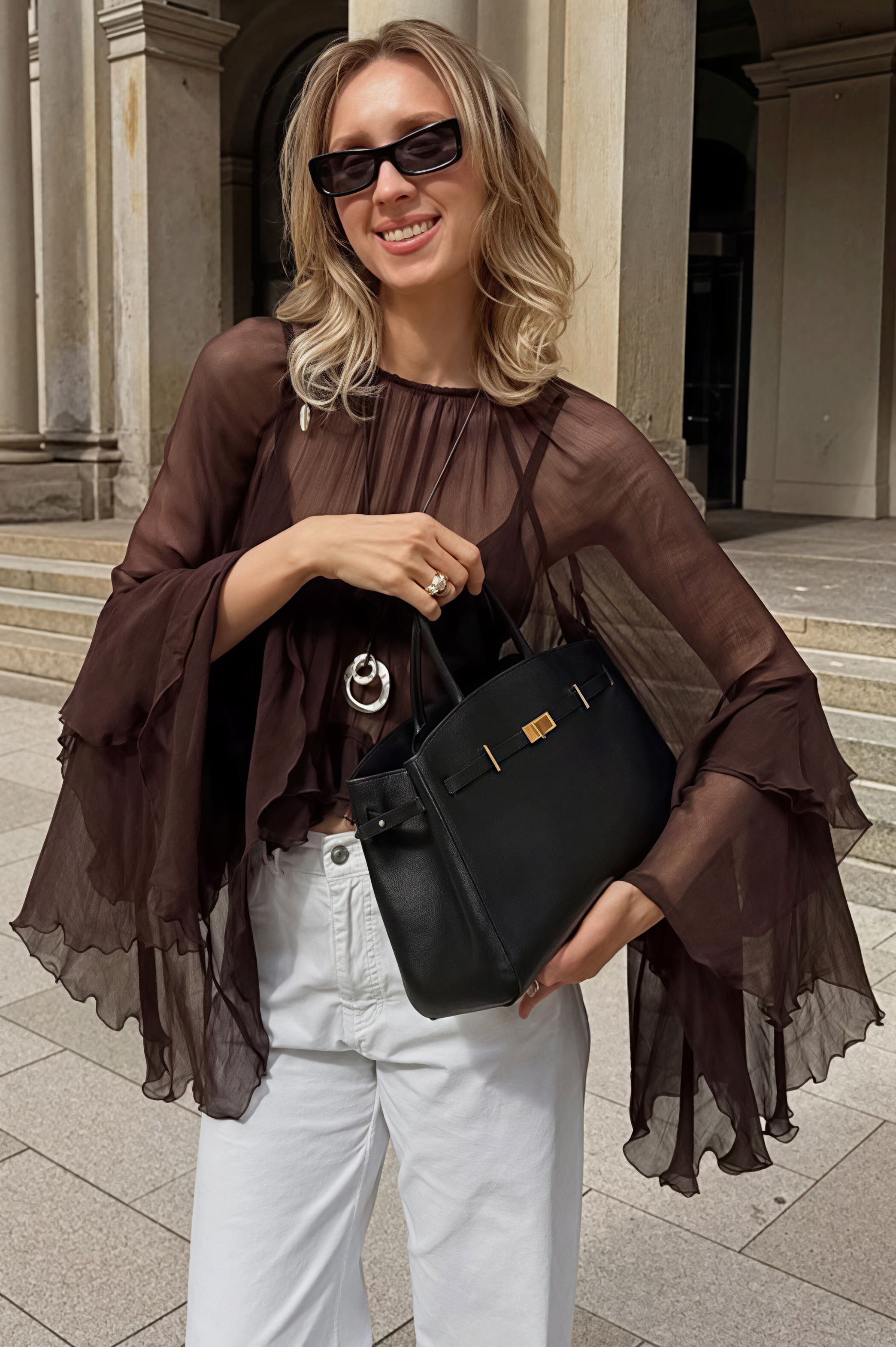 Blusa de Chiffon com Babados, Gola Redonda e Caimento Solto