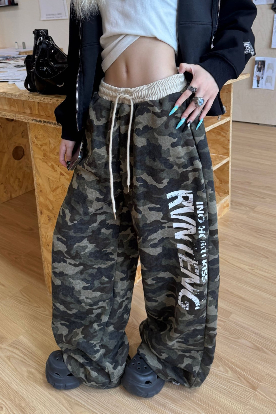 Retro Camo Letter Graphic Curved Sweat Pants