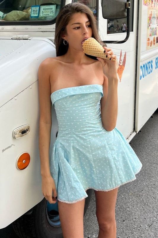 Robe courte moulante à épaules dénudées