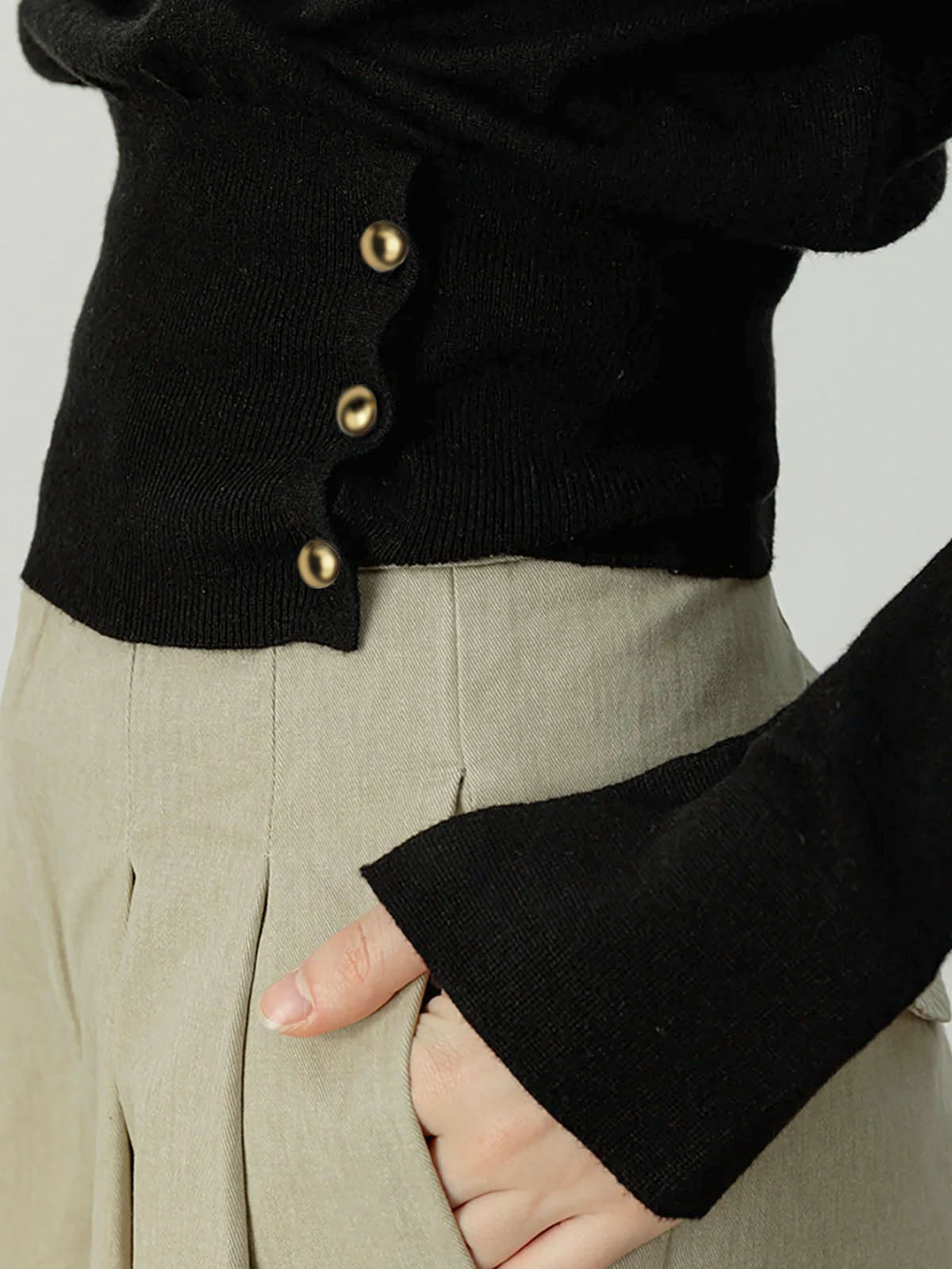 Asymmetrisches Pullover-Set mit freier Schulter