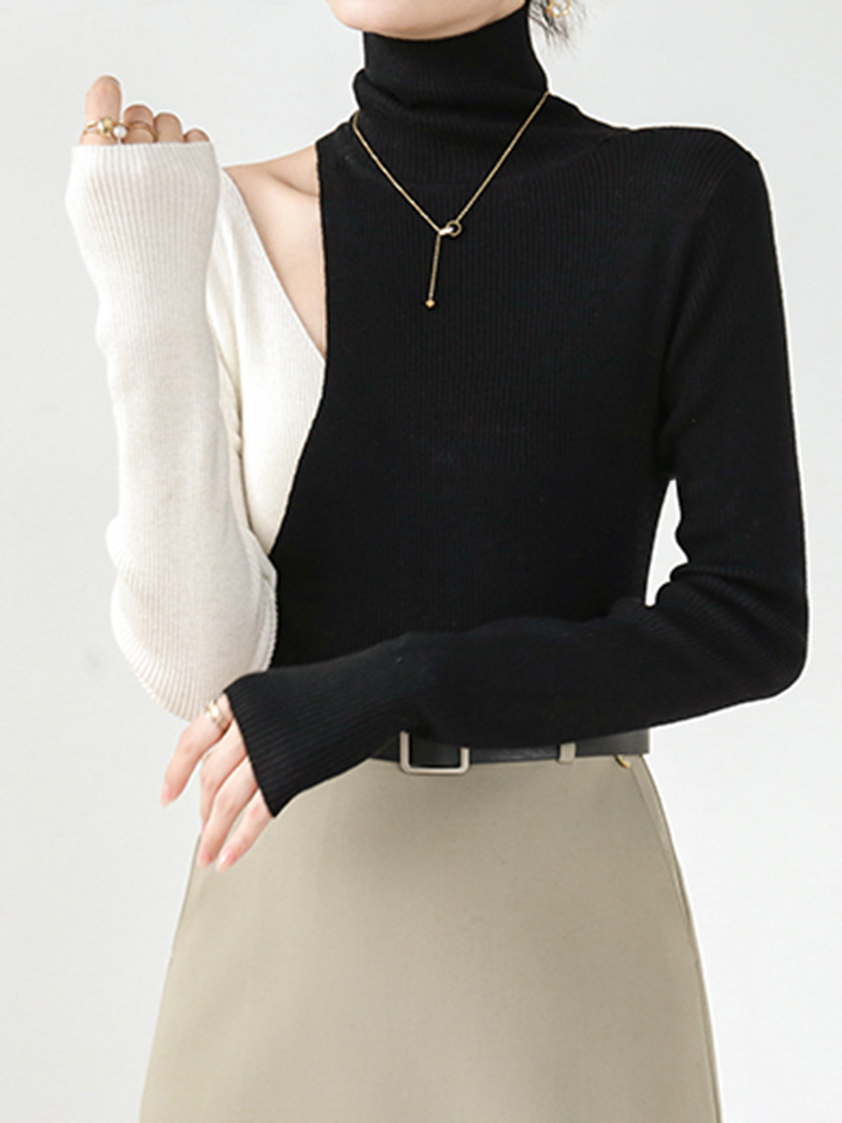 Maglia a blocchi di colore con ritagli