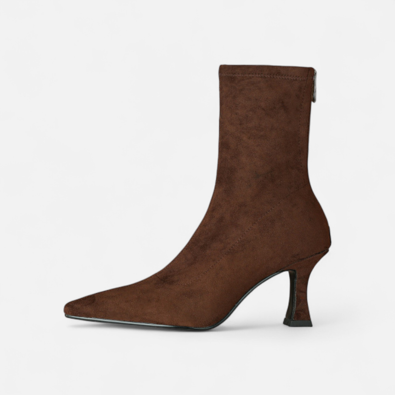 Bottines à Bout Pointu et Petit Talon Fin pour Femme – Silhouette Affirmée, Élégance Sensuelle