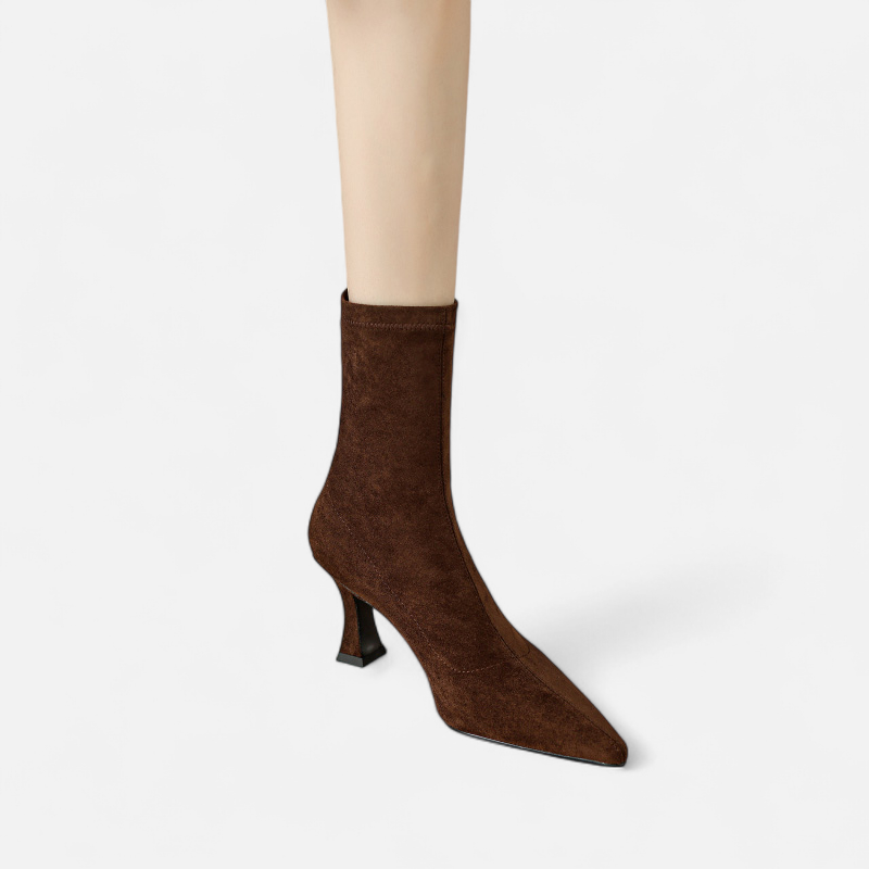 Bottines à Bout Pointu et Petit Talon Fin pour Femme – Silhouette Affirmée, Élégance Sensuelle