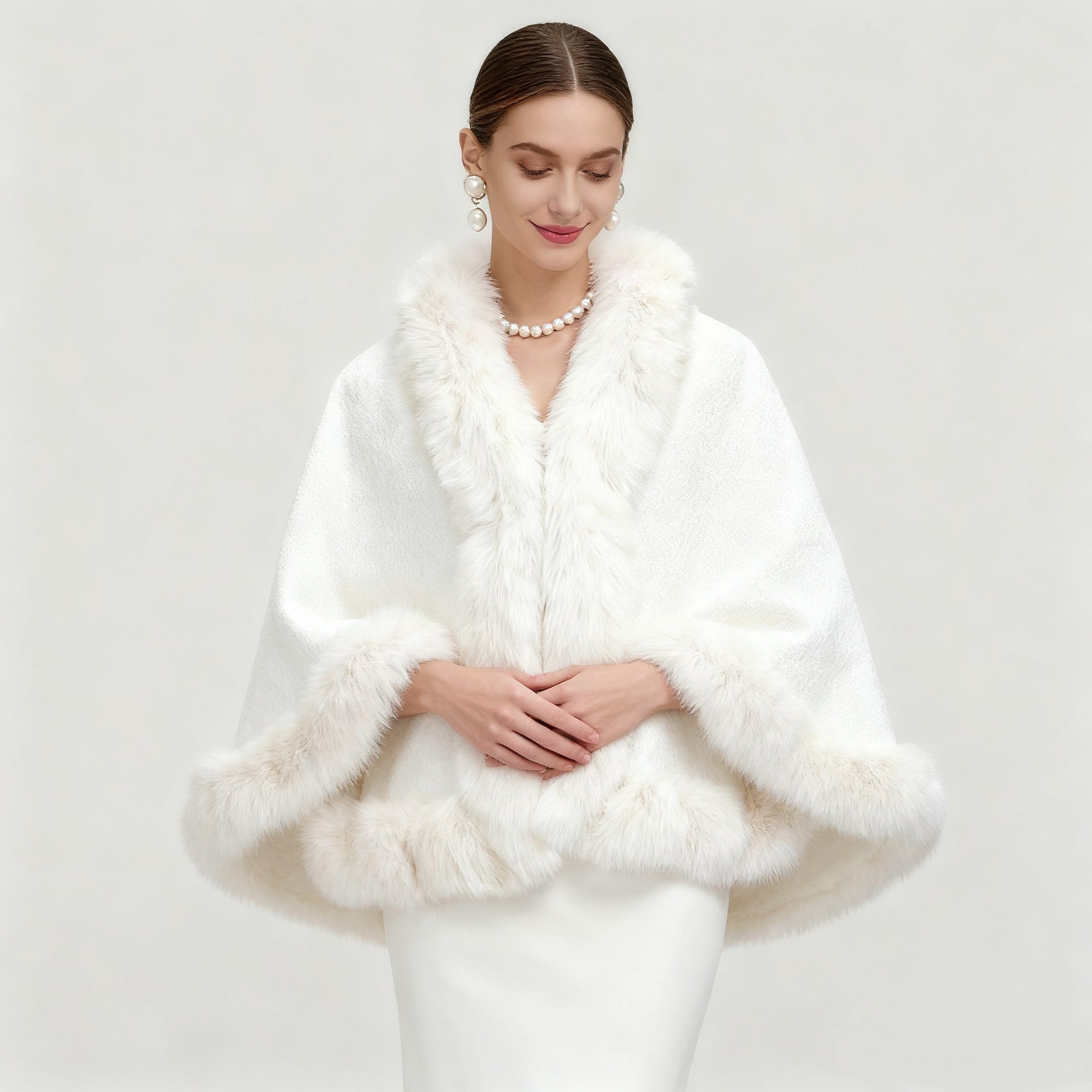 Capa Elegante Oversized com Painéis em Pelo Sintético