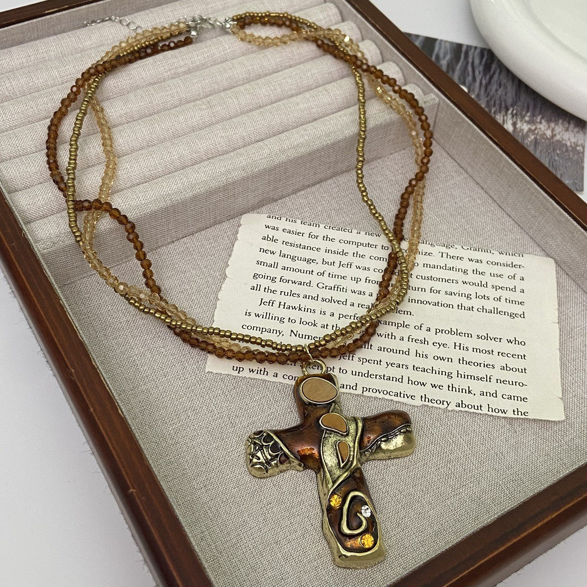 Collier à perles superposées Croix gothique