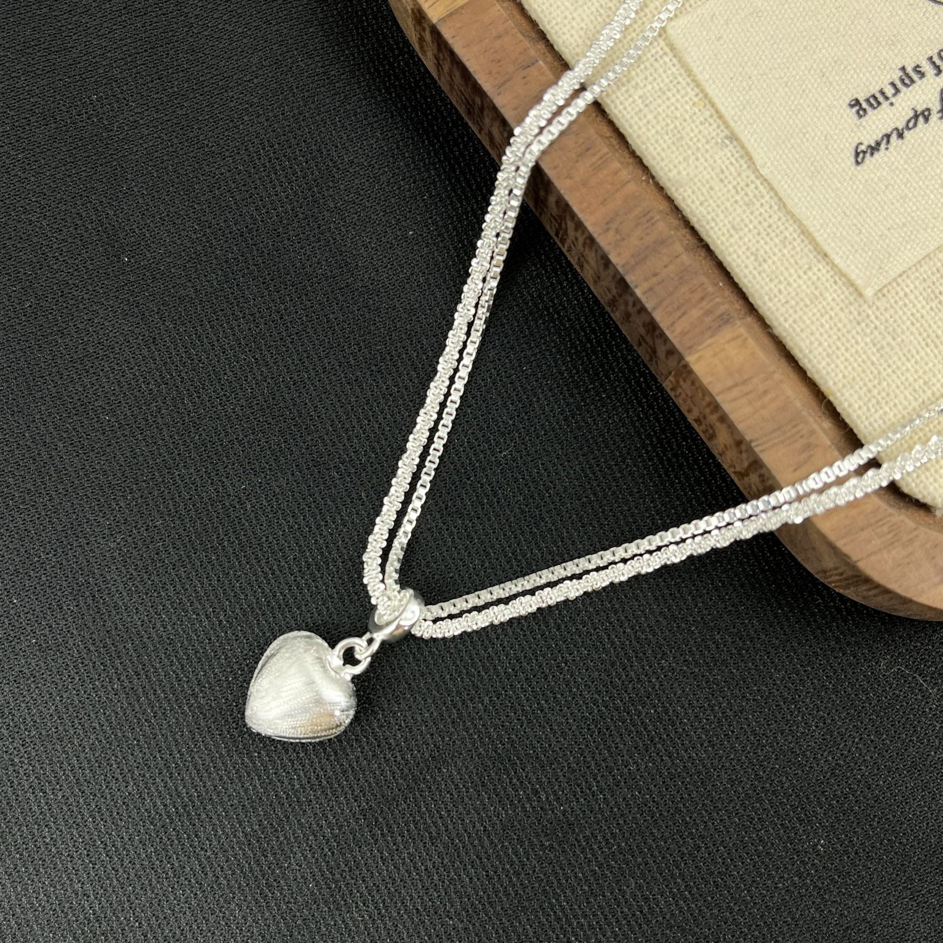 Minimalistische doppellagige Herzanhänger-Halskette