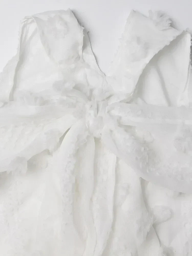 Trägerkleid mit Blumenmuster und Netzstoff im Bohème-Stil