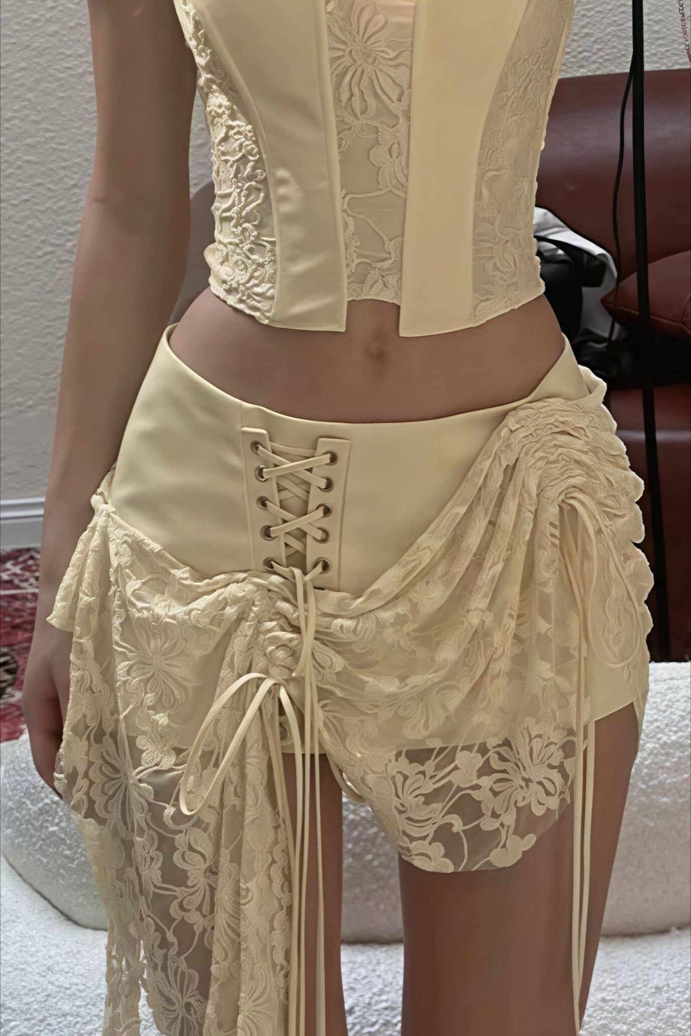 Conjunto de Mini Saia de Cintura Baixa com Top Tubinho Chic e Liso