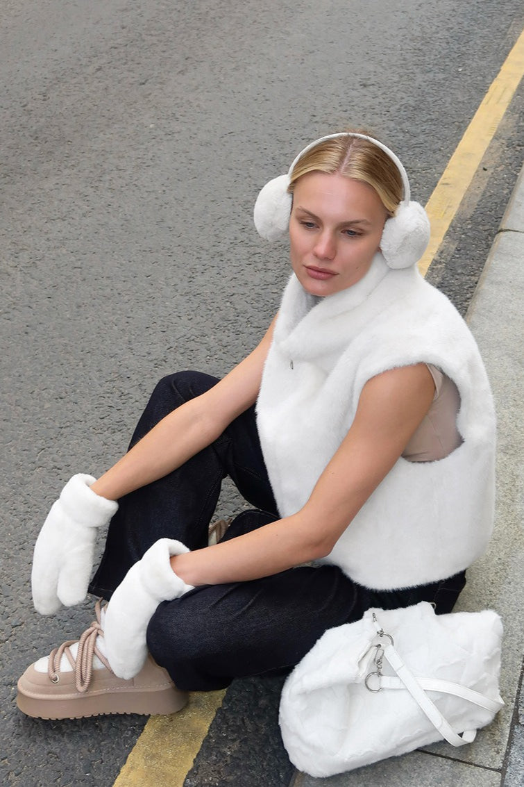 Colete com Gola Alta em Pelo Sintético de Cor Sólida