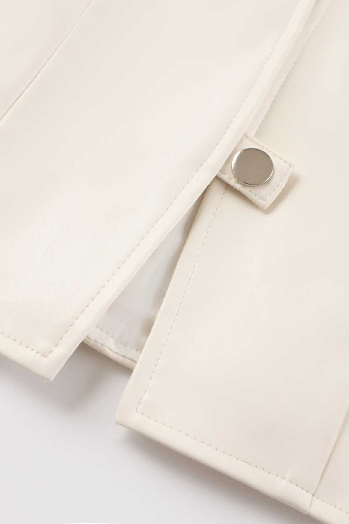 Lederjacke mit Stehkragen und tailliertem Schnitt