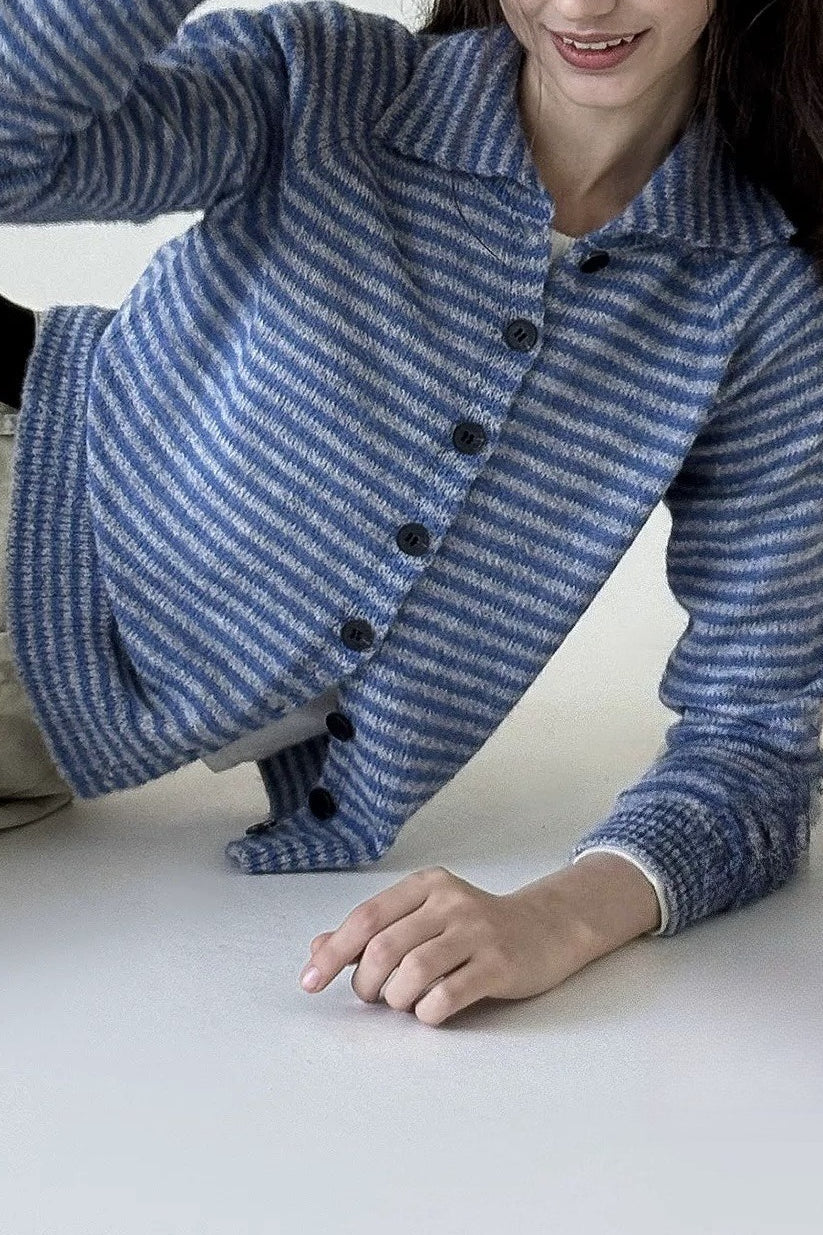 Pruhovaný přiléhavý vlněný pletený svetr s barevnými bloky