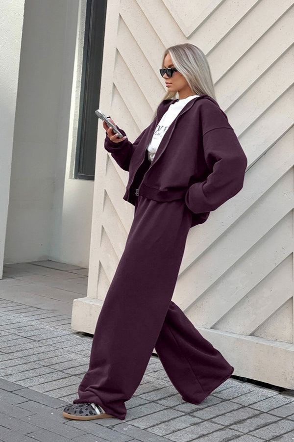 Conjunto de dos piezas de sudadera con capucha y pantalones deportivos estilo antiguo