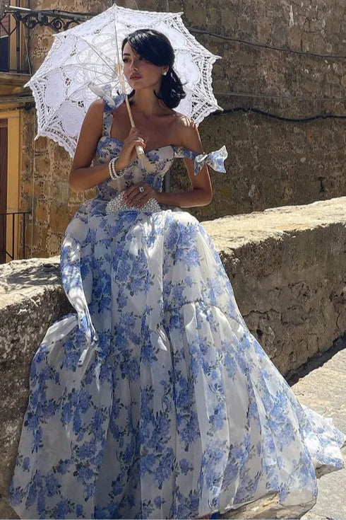 Vestido Floral Sem Mangas, Costas Abertas e Amarração em Renda com Estampa Floral
