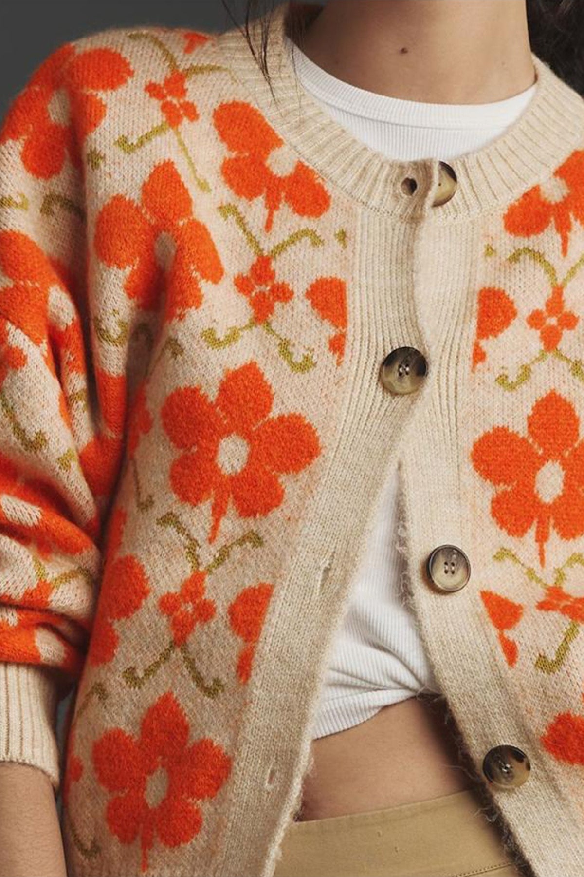 Elegantní pletený kardigan s dlouhým rukávem a květinovým žakárovým vzorem