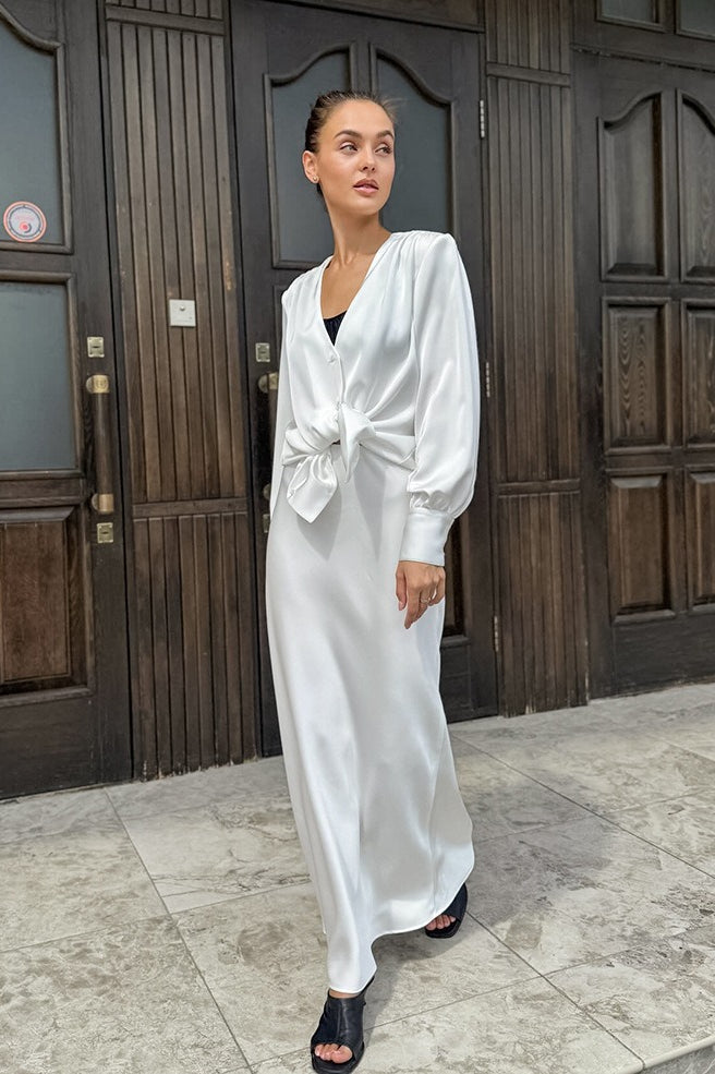 Satinähnliches Set mit V-Ausschnitt, Krawatte, langärmligem Oberteil und Rock