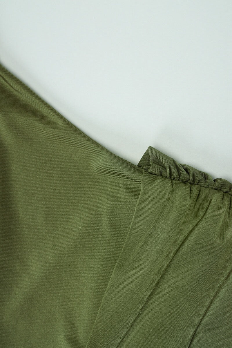 Ärmelloses Neckholder-Kleid mit geraffter Taille, figurbetont und kurz