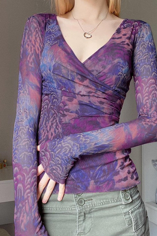 Bluse mit gekreuztem V-Ausschnitt und Muster