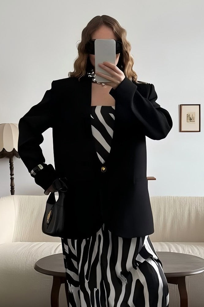 Pevně střižené jednorušné sako s běžným střihem ramen