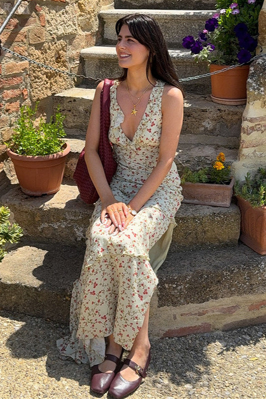 Vestido floral ajustado con volantes, escote en V y cuello halter