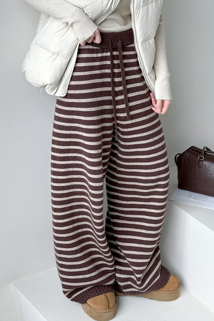 Calça Casual Grossa em Malha Listrada