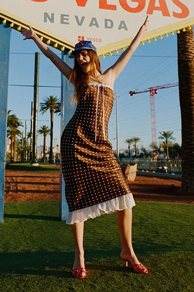 Abito lungo senza spalline e senza schiena in raso a pois