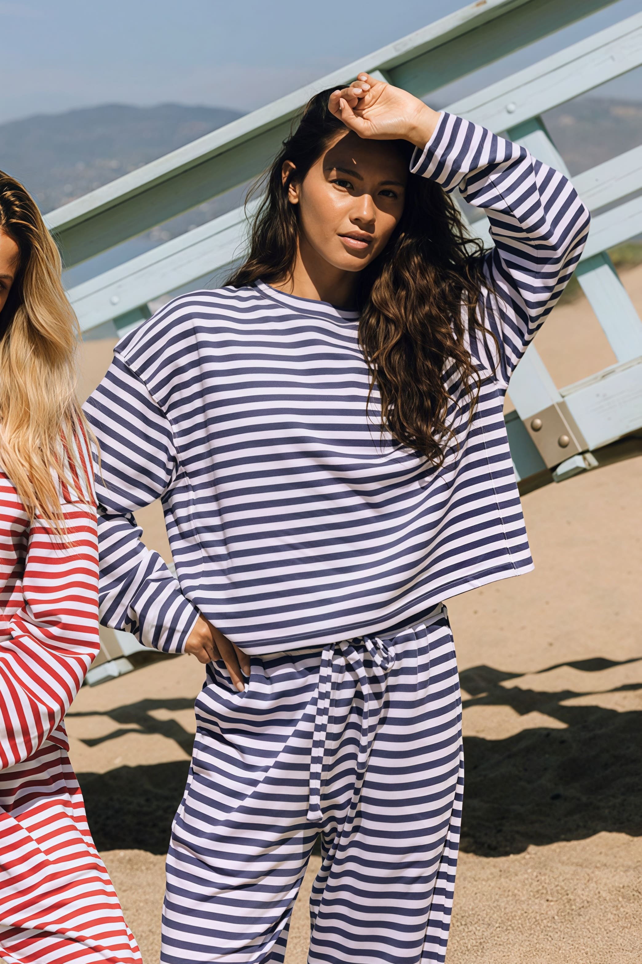 Completo a due pezzi con girocollo a righe e coulisse