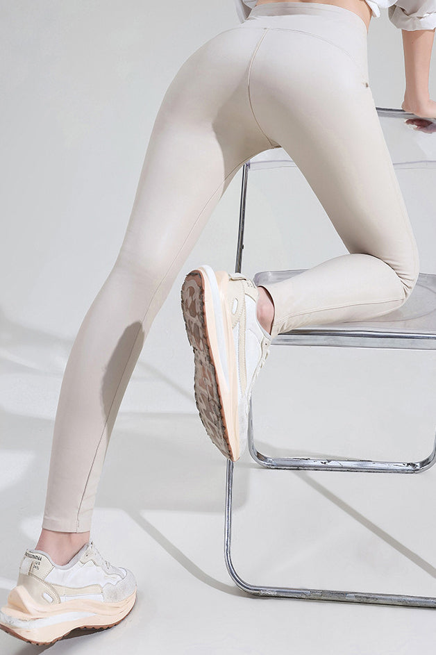 Fleecegefütterte Leggings aus Kunstleder