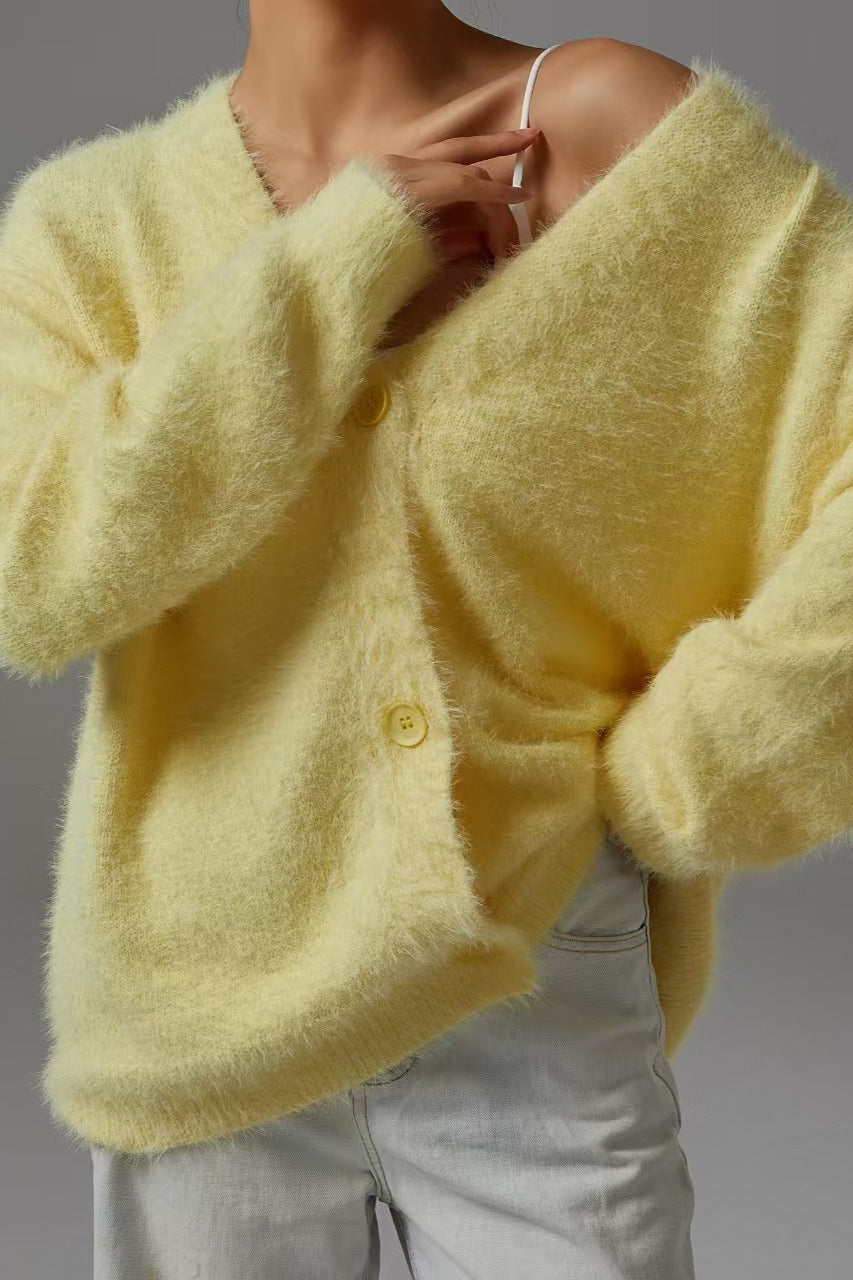 Strickjacke mit V-Ausschnitt aus Kunstpelzmischung