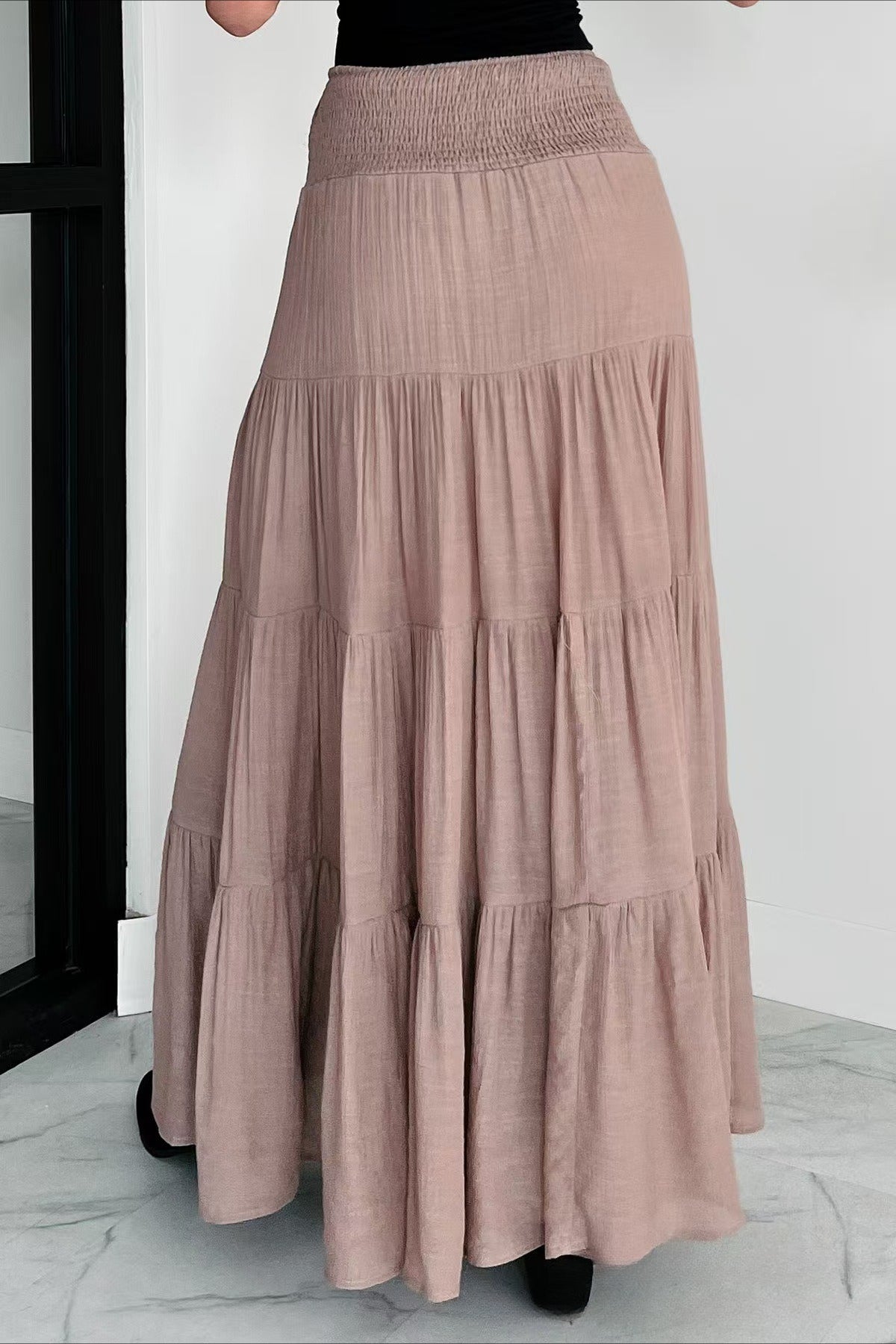 Falda larga de línea A con cintura alta, cordón y contraste estilo bohemio elegante