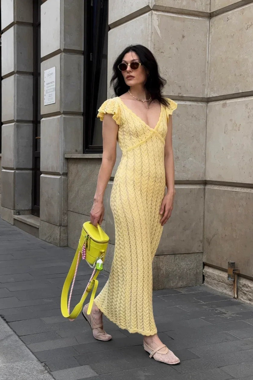 Gerafftes gestricktes rückenfreies Kleid mit V-Ausschnitt im Bohème-Stil