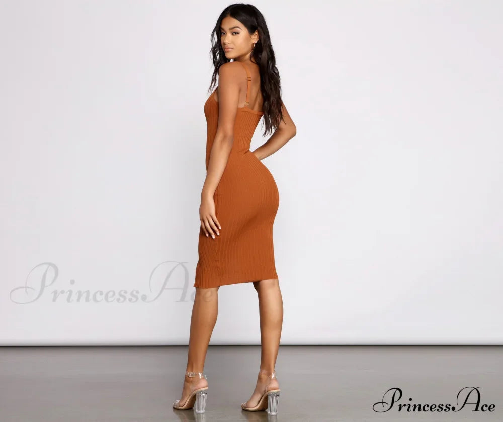 Better In Basics Charmantes geripptes Strickkleid