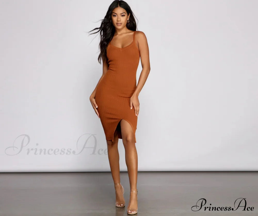 Better In Basics Charmantes geripptes Strickkleid