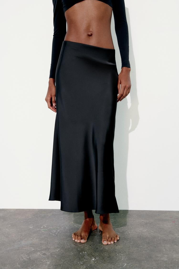 Schlanker hoher Taillenrock aus Satin mit geradem Schnitt in Midi-Länge