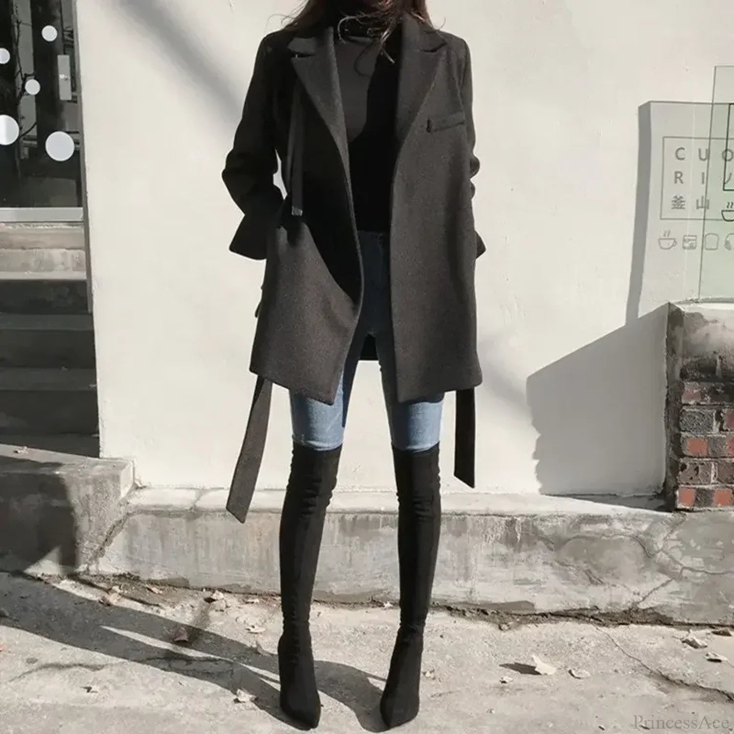 Manteau long noir en laine mélangée à lacets