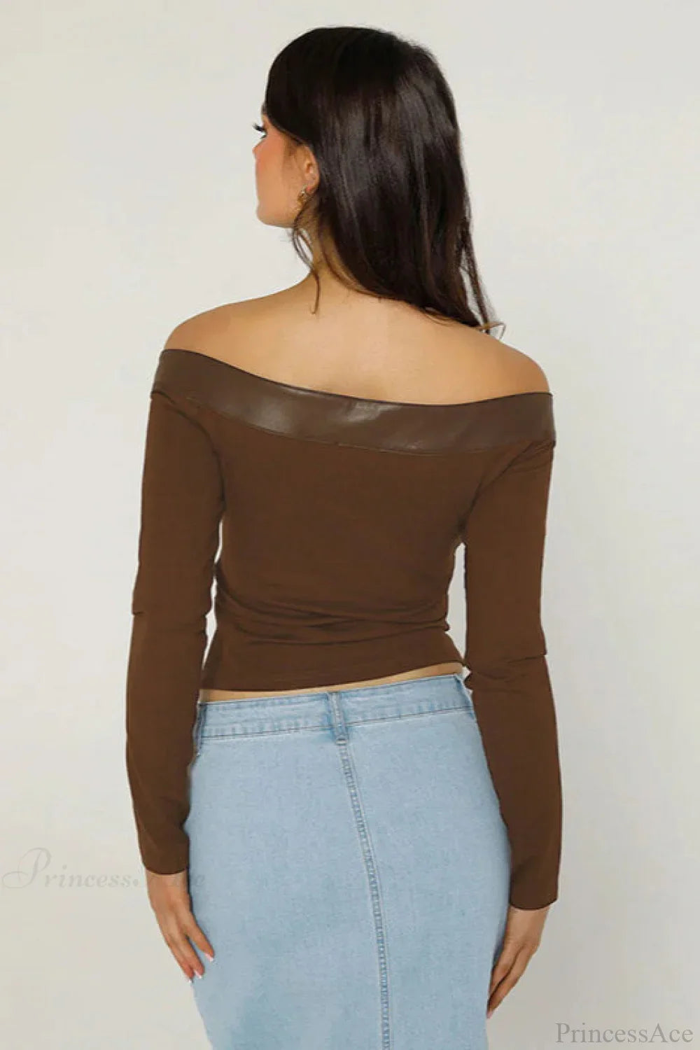 Camiseta ajustada de manga larga con escote barco y abertura