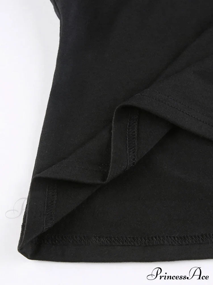 Top corto aderente alla moda con cinturino e fibbia nero