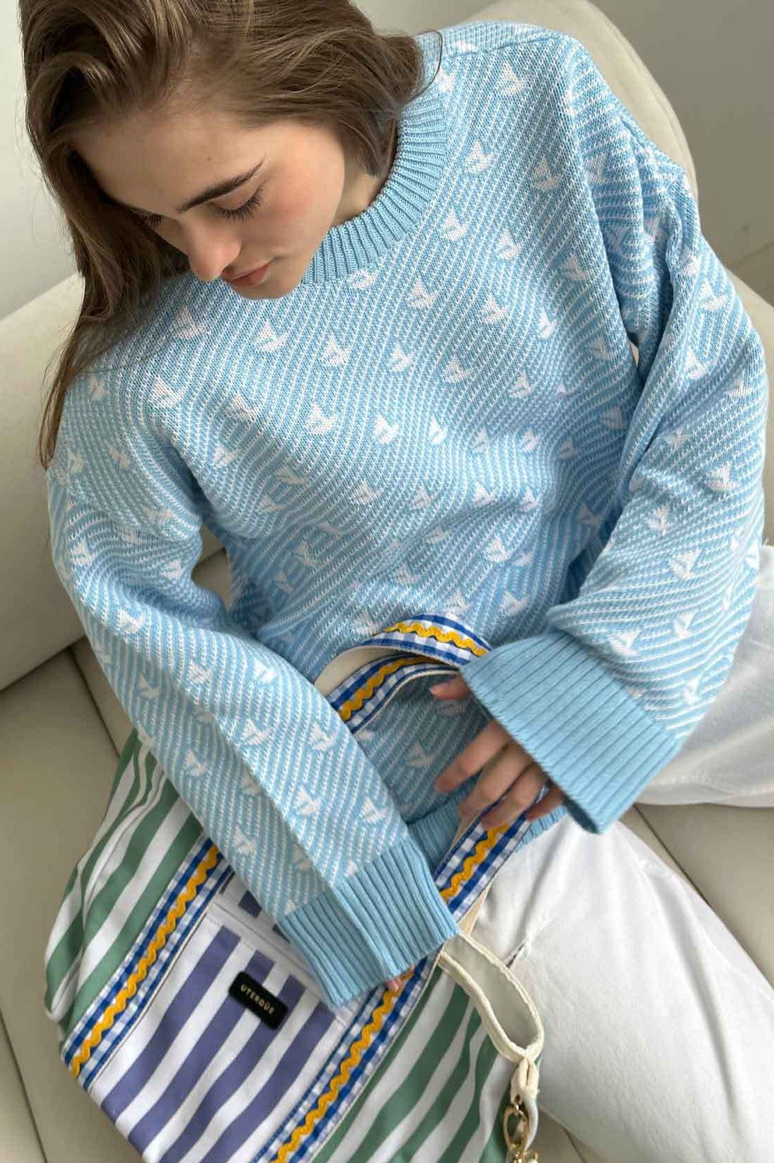 Pull tricoté à col rond motif voilier