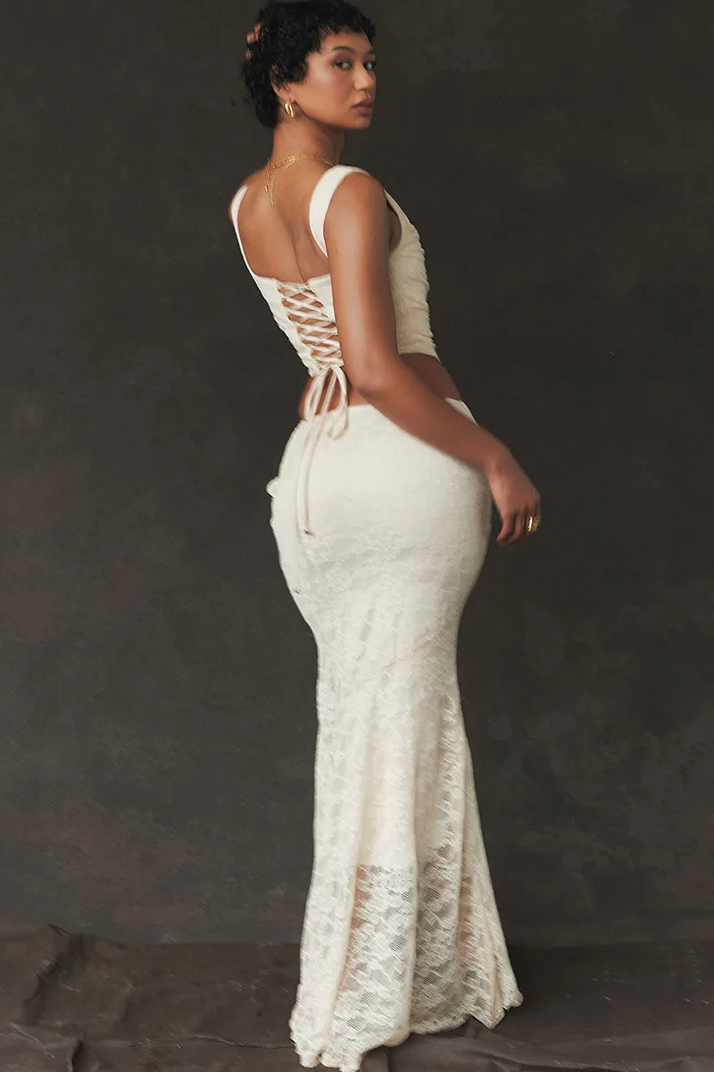 Top corto elegante con lacci e gonna lunga abito bohemien