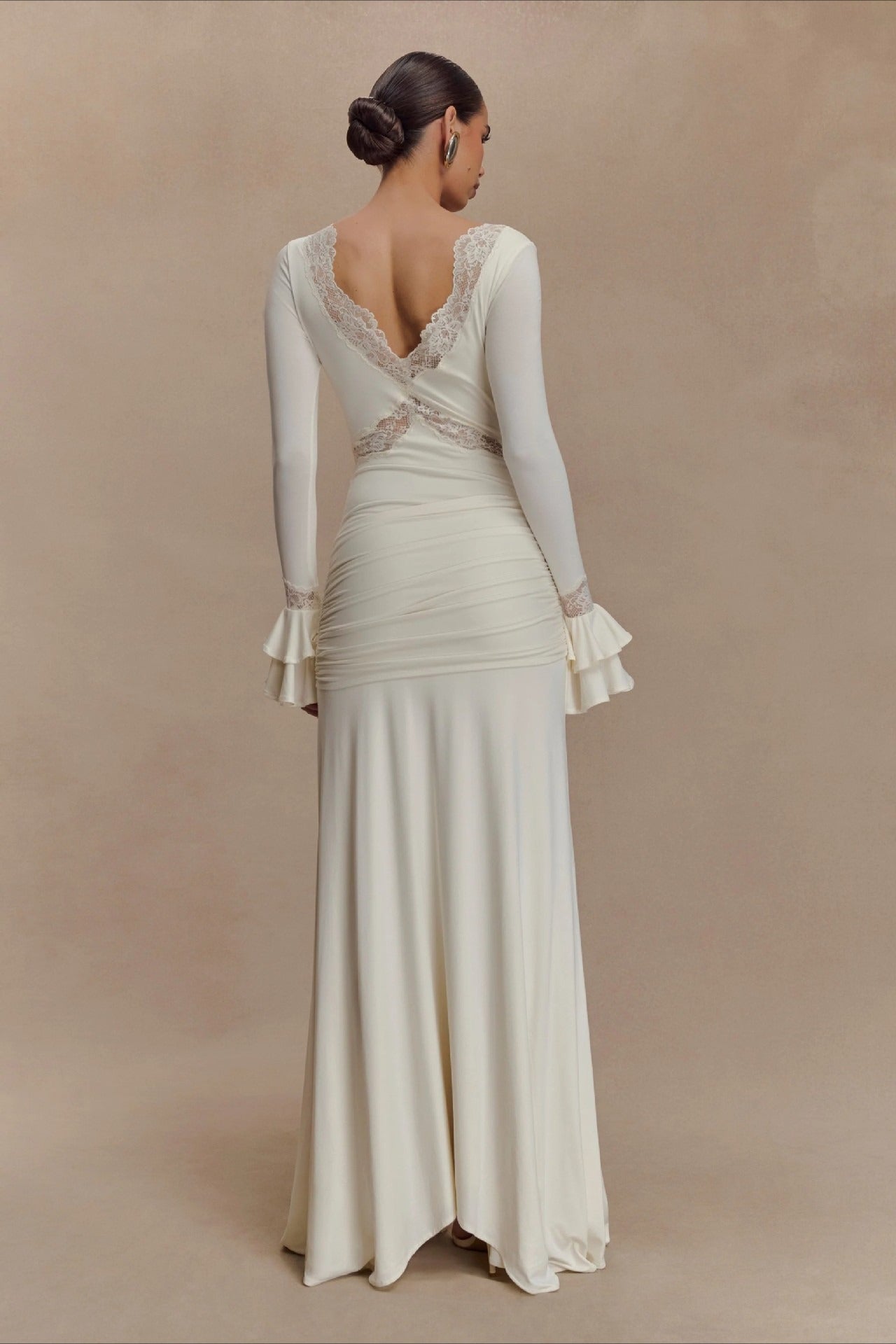 Spitzen-Körperbetontes Maxikleid mit Glockenärmeln