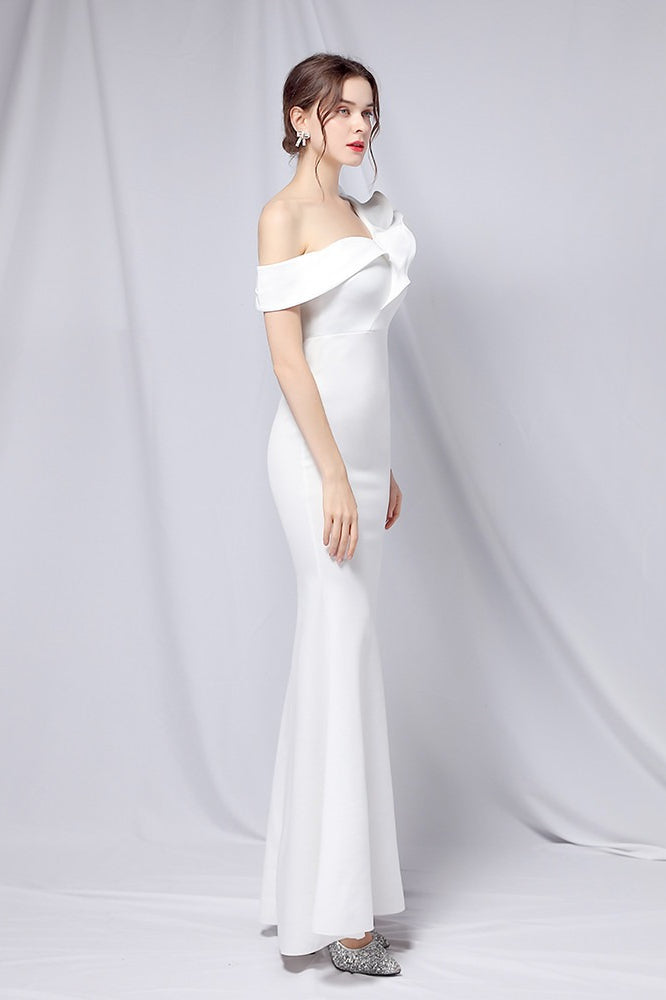 Abito lungo da festa a sirena con spalle scoperte