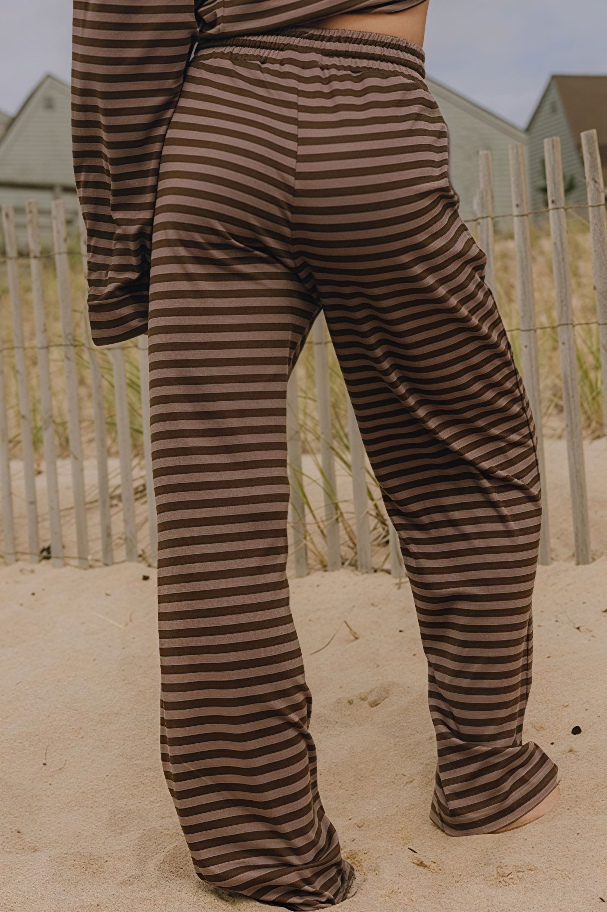 Completo a due pezzi con girocollo a righe e coulisse