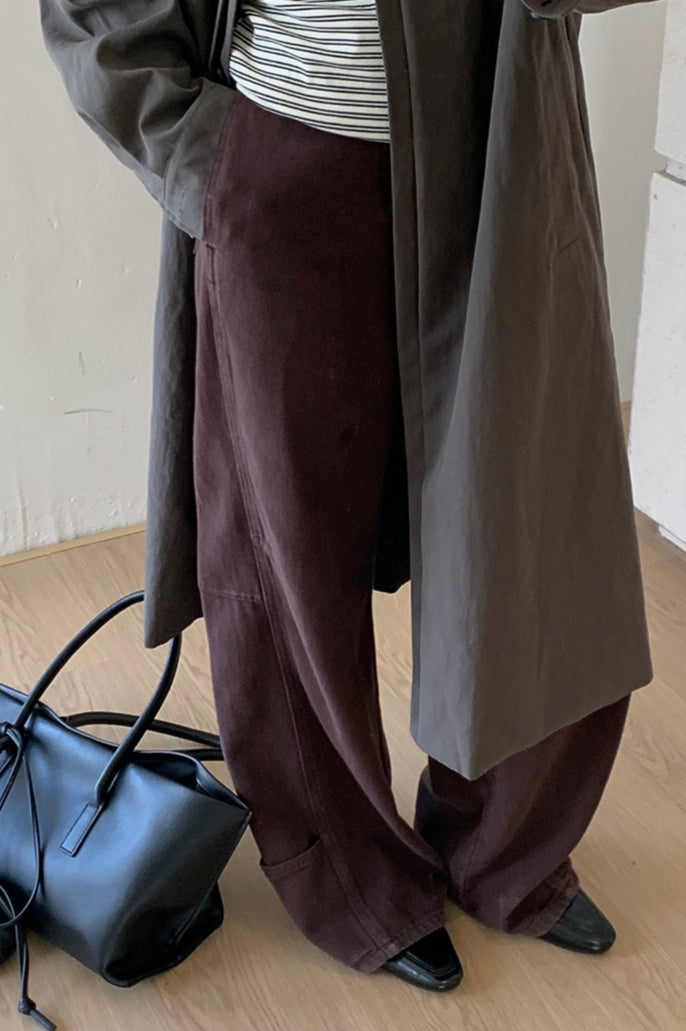 Jeans a vita alta con tasche laterali, gamba larga e sagomata