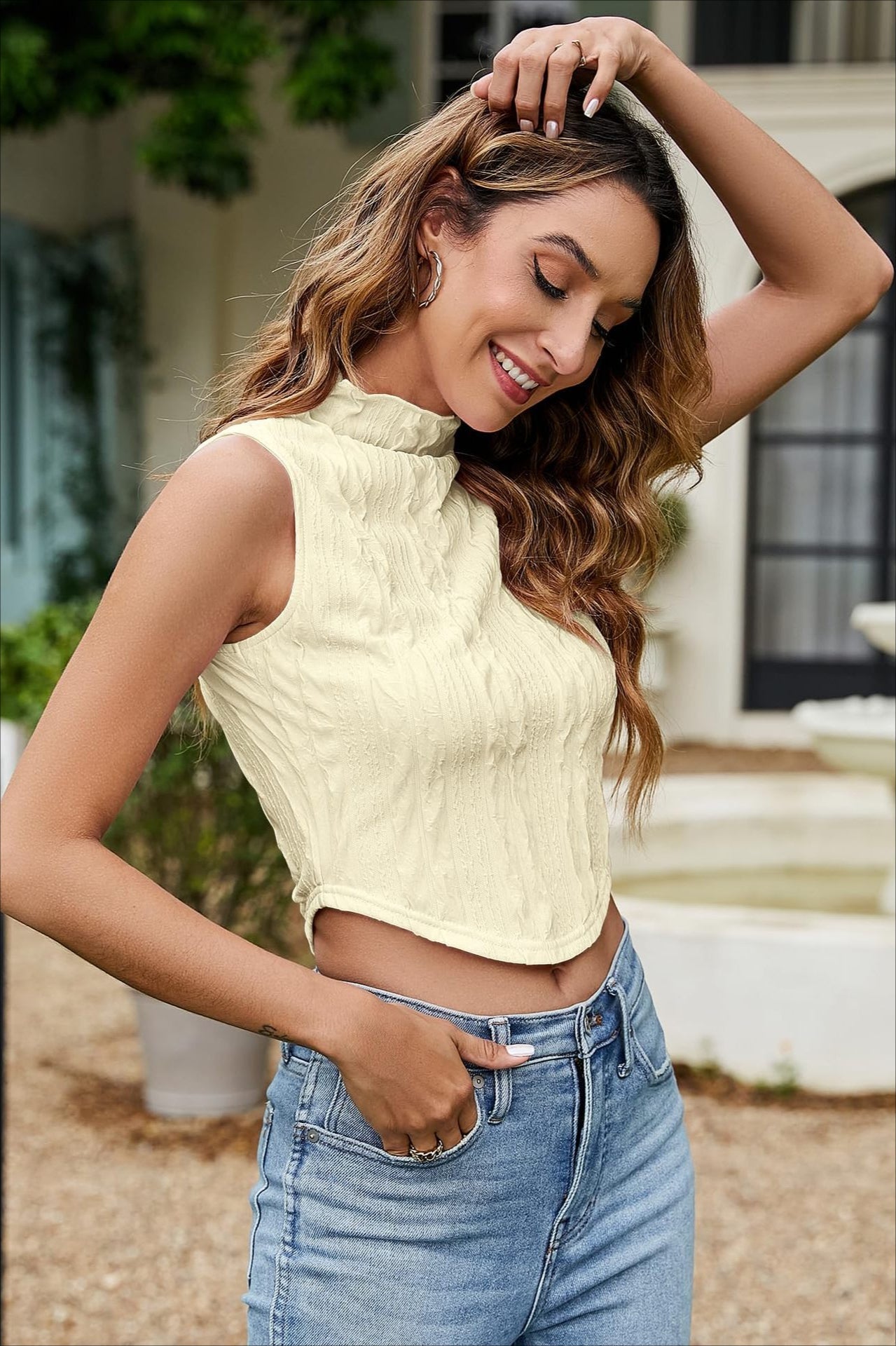 Top de punto corto con cuello redondo