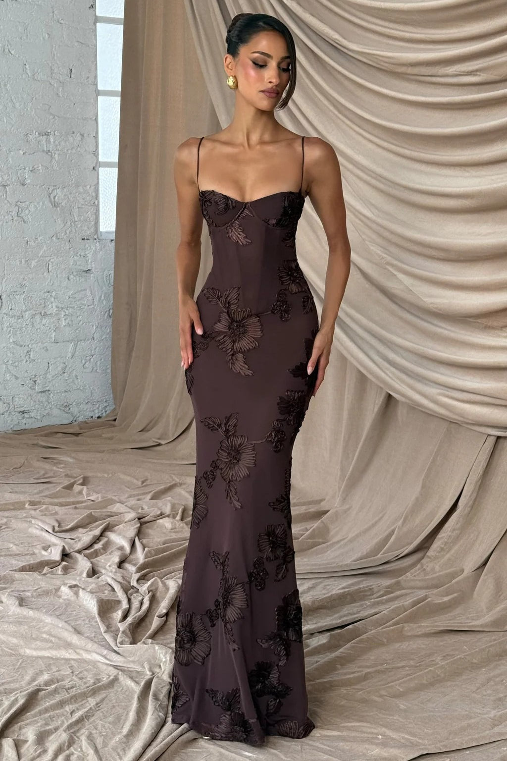 3D Applique Bone Pad Tie Back Solid Prom Dress